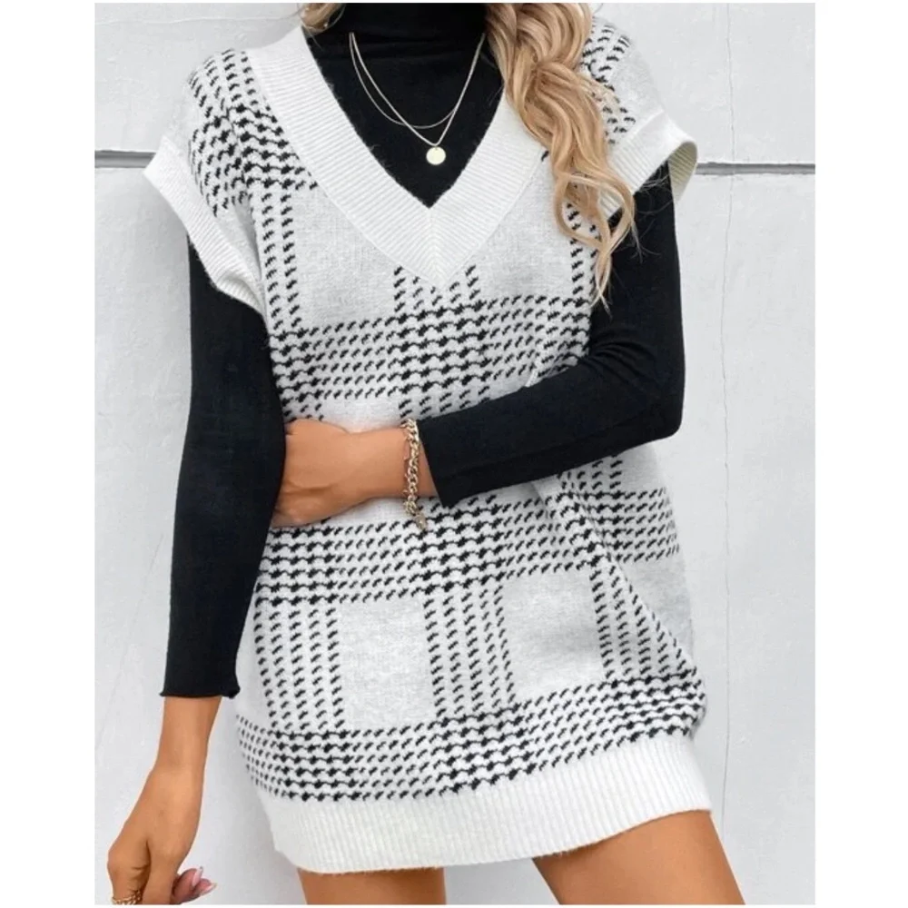 Cozy Plaid Print V Neck Long Vest - Picture 3 of 4